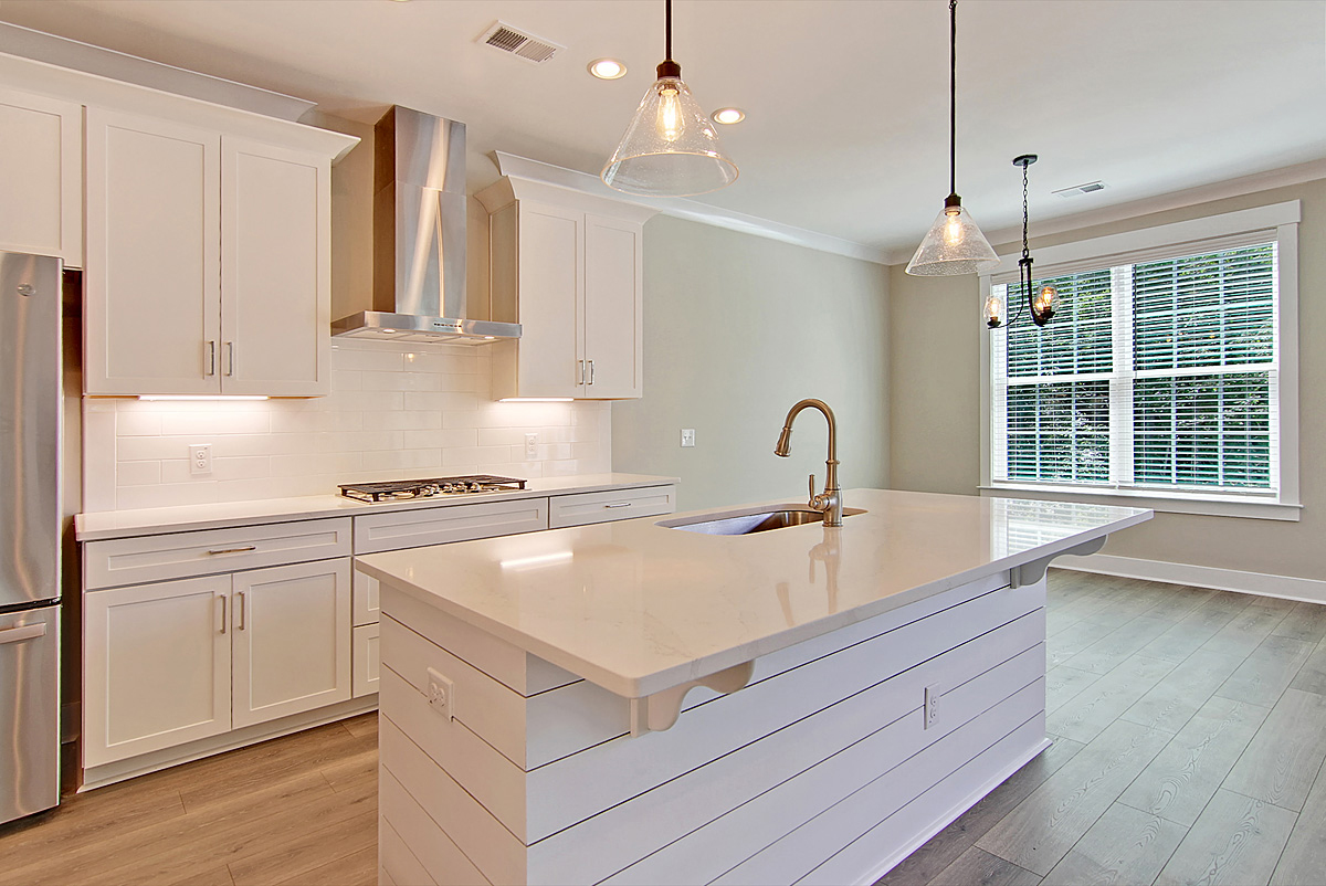 Kitchen & Dining